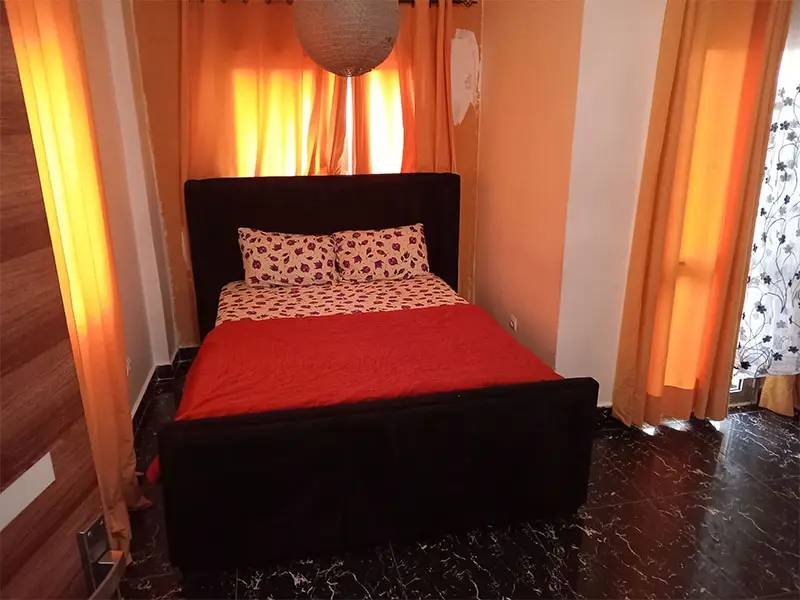 Petit Studio Privé & Luxueux à Kaporo | Climatisation, Salon & Balcon