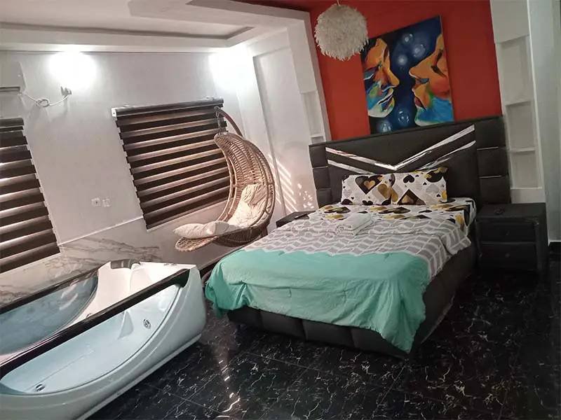 L’Oasis Romantique : Grand Studio avec Piscine-Spa Privée Design Chic