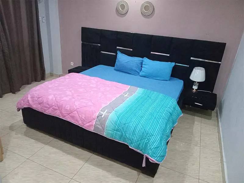 Grand Studio Design Émotionnel Ratoma | Climatisation & Balcon